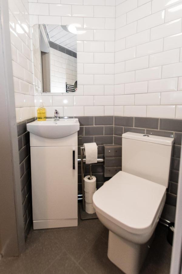 1 Bedroom Newton Apartment L Free Parking L Wigan Royal Infirmary L Haigh Hall L Central Location Экстерьер фото