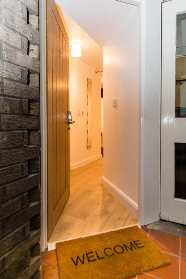 1 Bedroom Newton Apartment L Free Parking L Wigan Royal Infirmary L Haigh Hall L Central Location Экстерьер фото